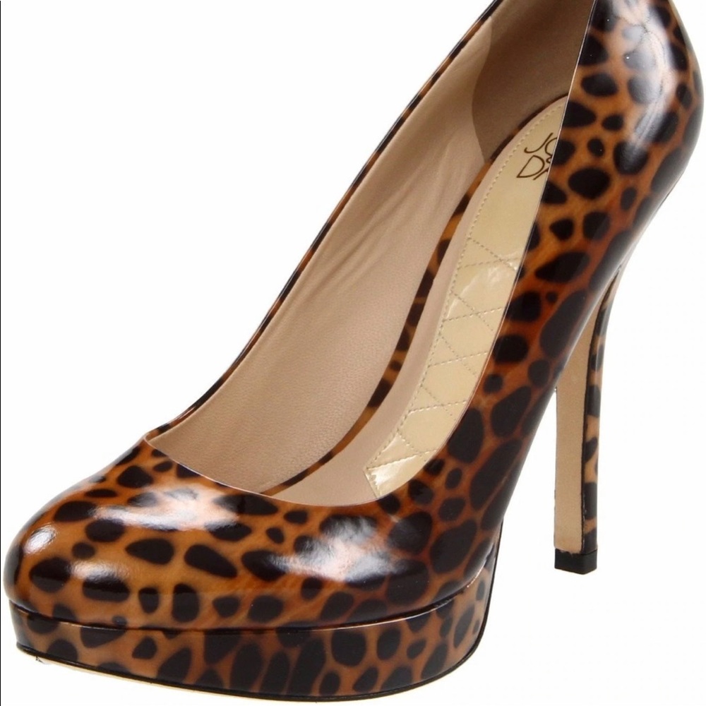 Joan and David leopard print pump